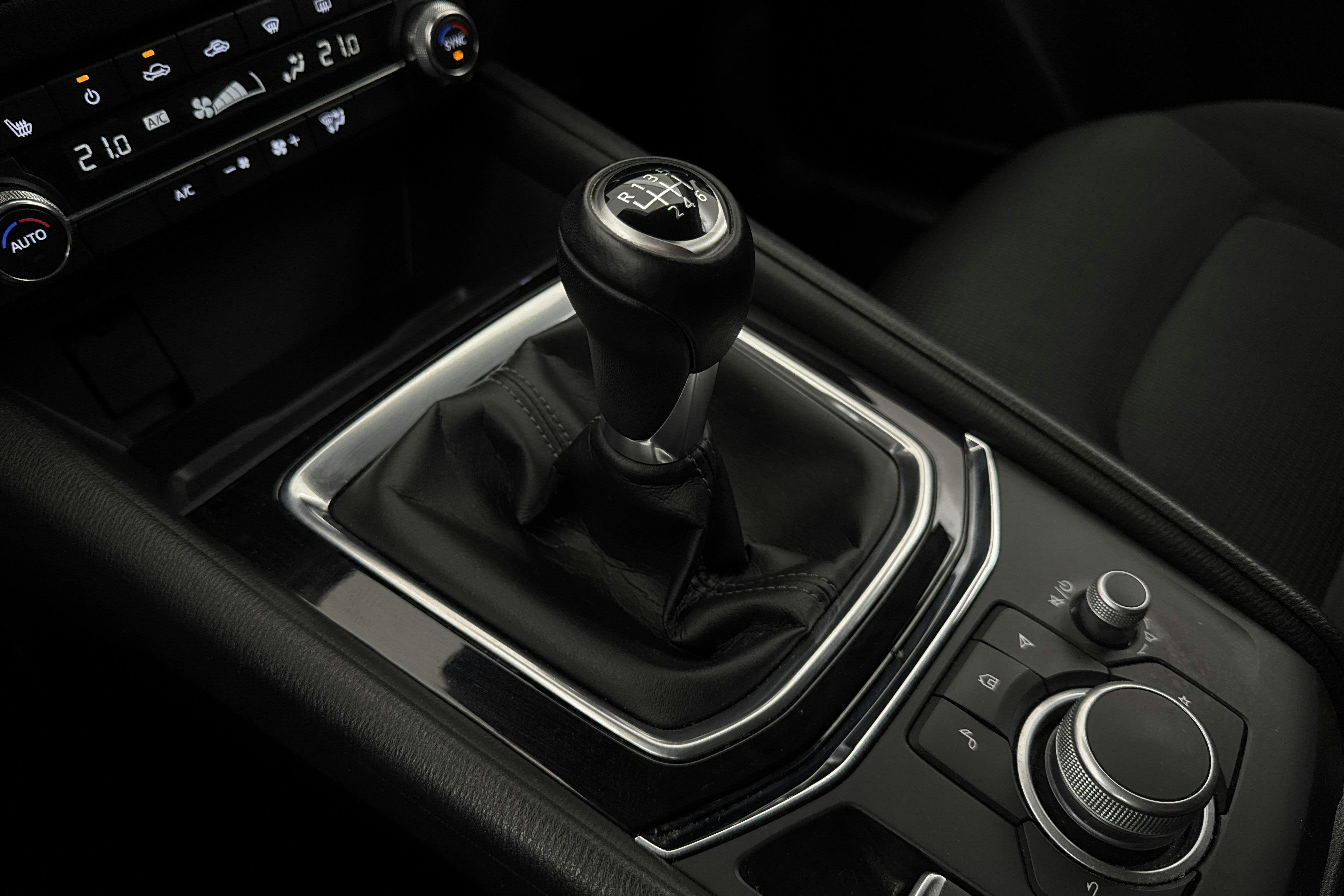 Vehicle Image 16
