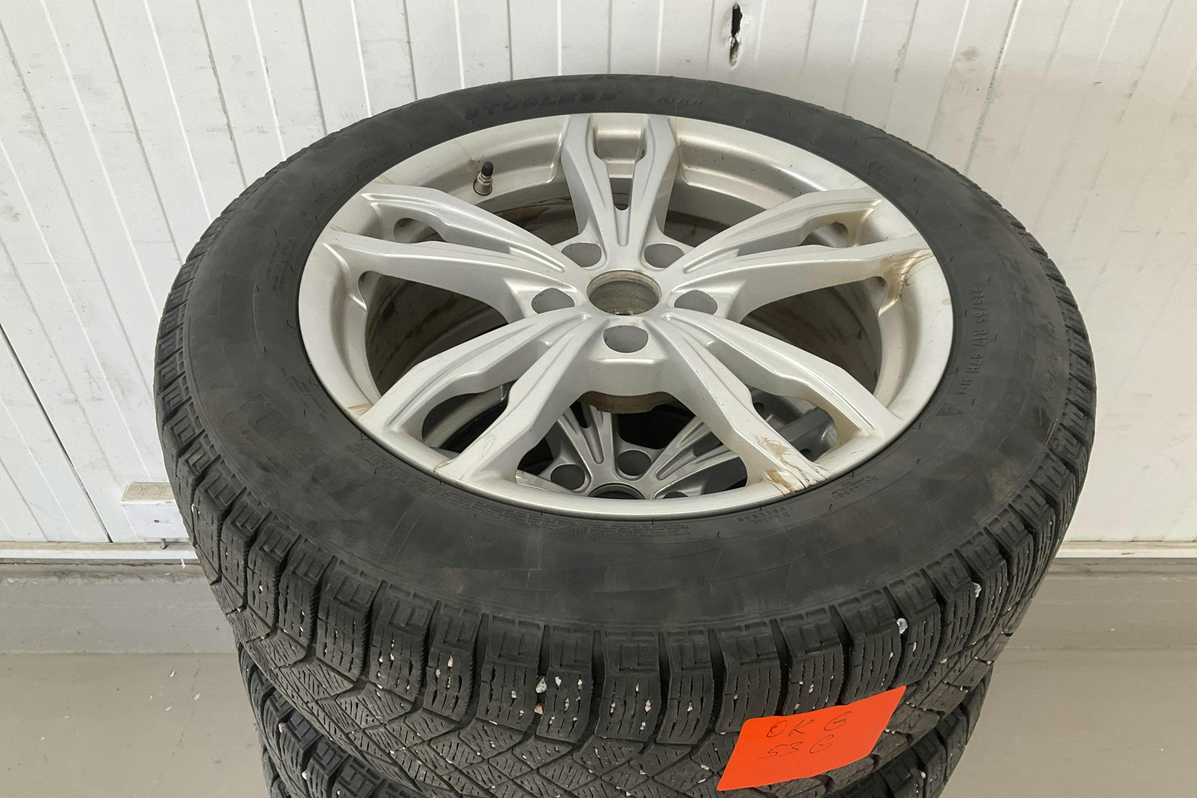 Vehicle Image 22
