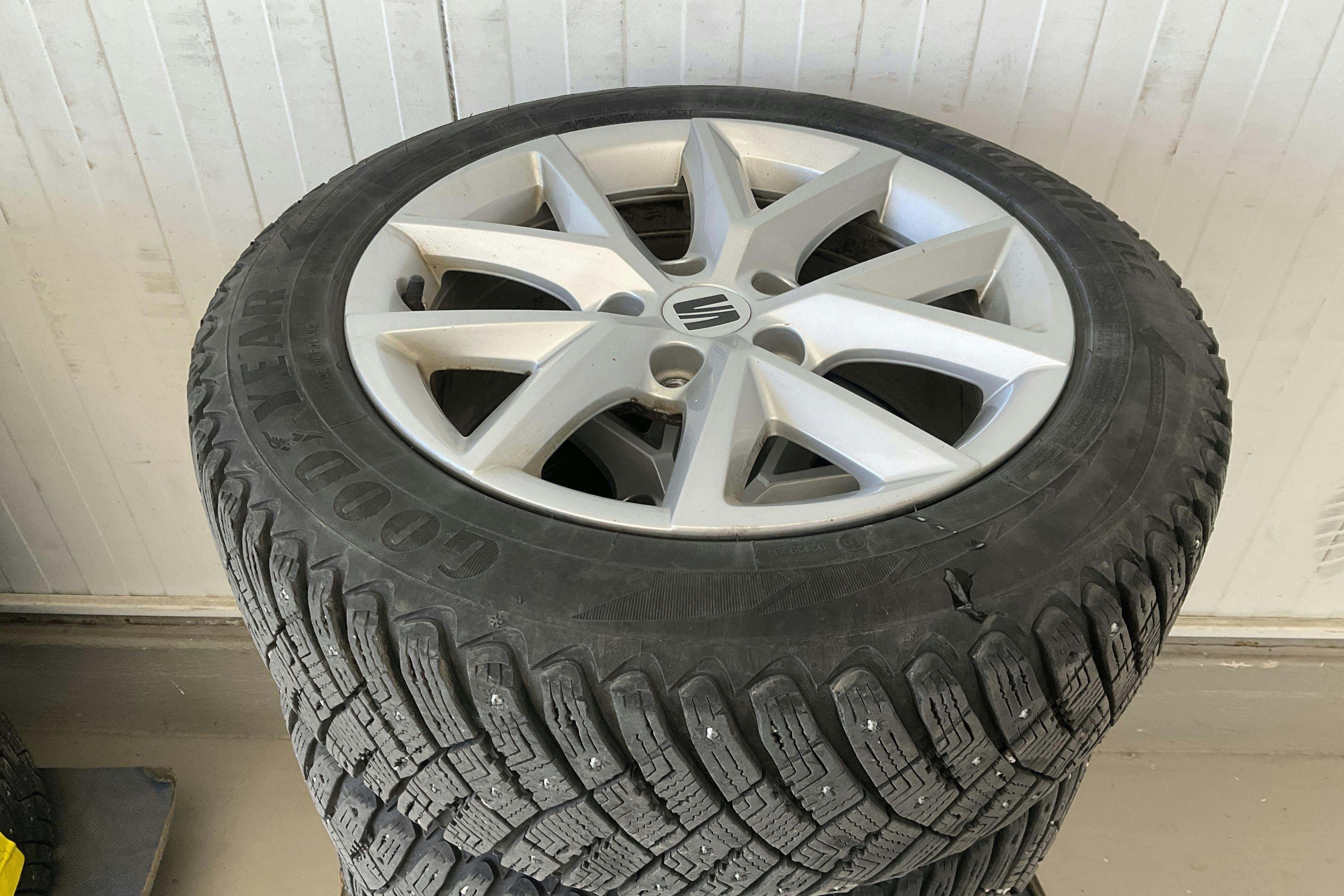 Vehicle Image 21