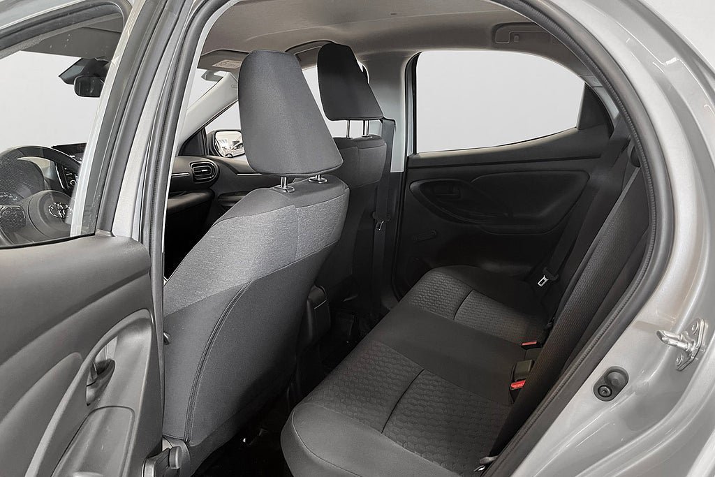Vehicle Image 12