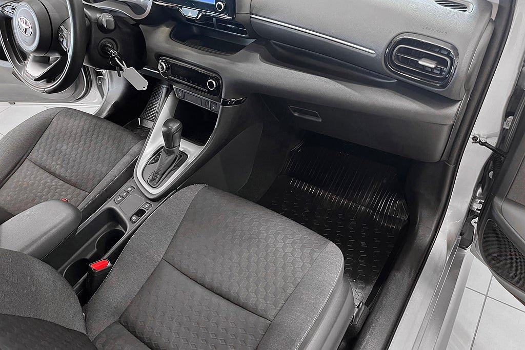 Vehicle Image 13