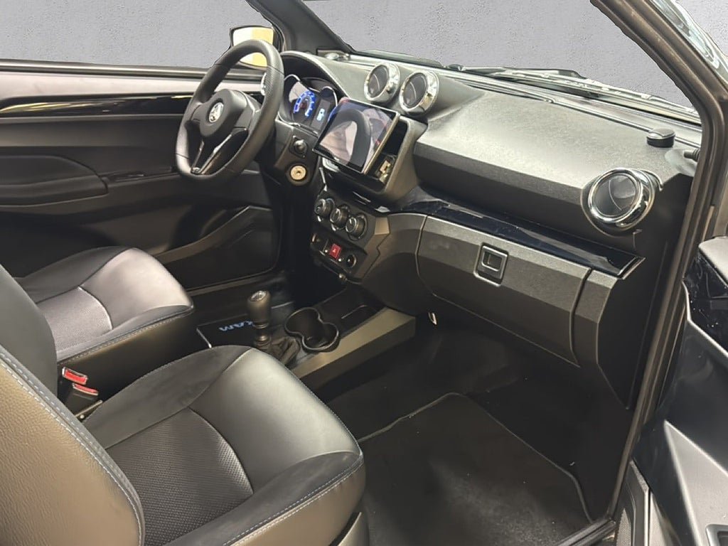 Vehicle Image 11