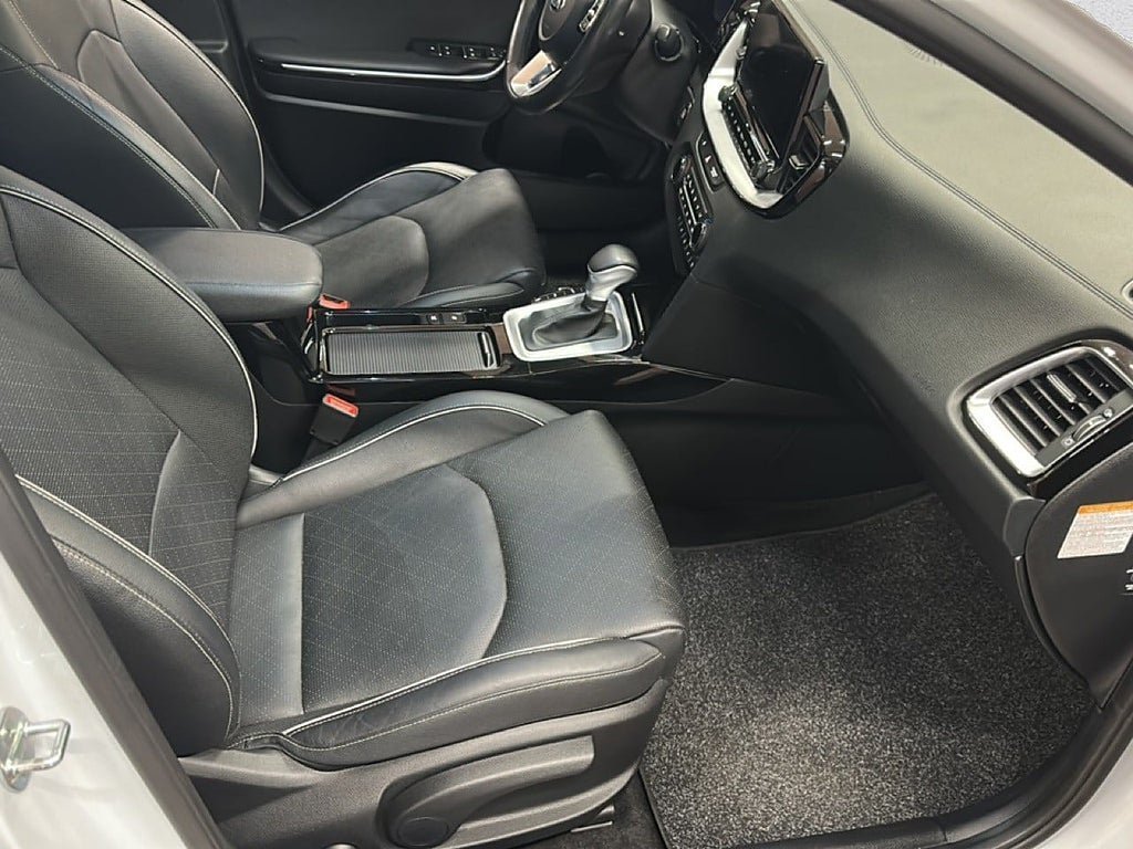 Vehicle Image 12
