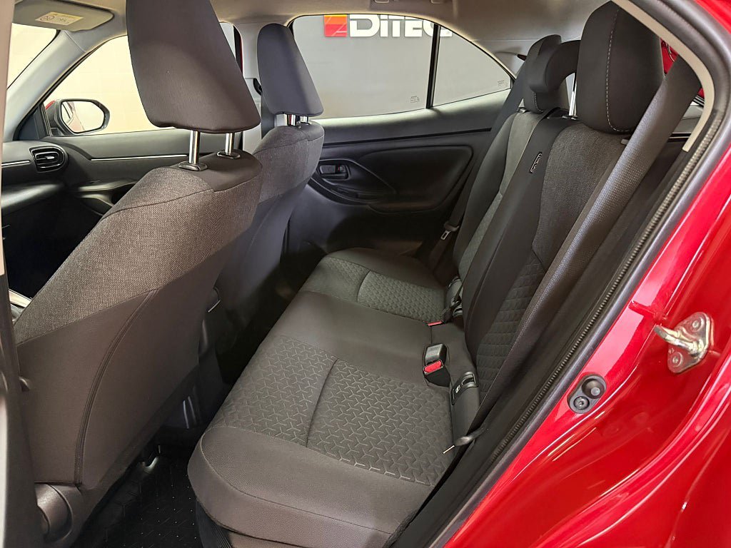 Vehicle Image 15