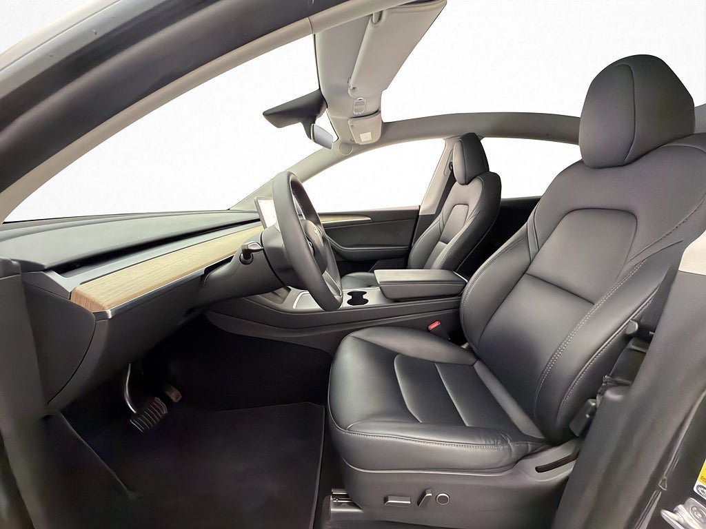 Vehicle Image 18