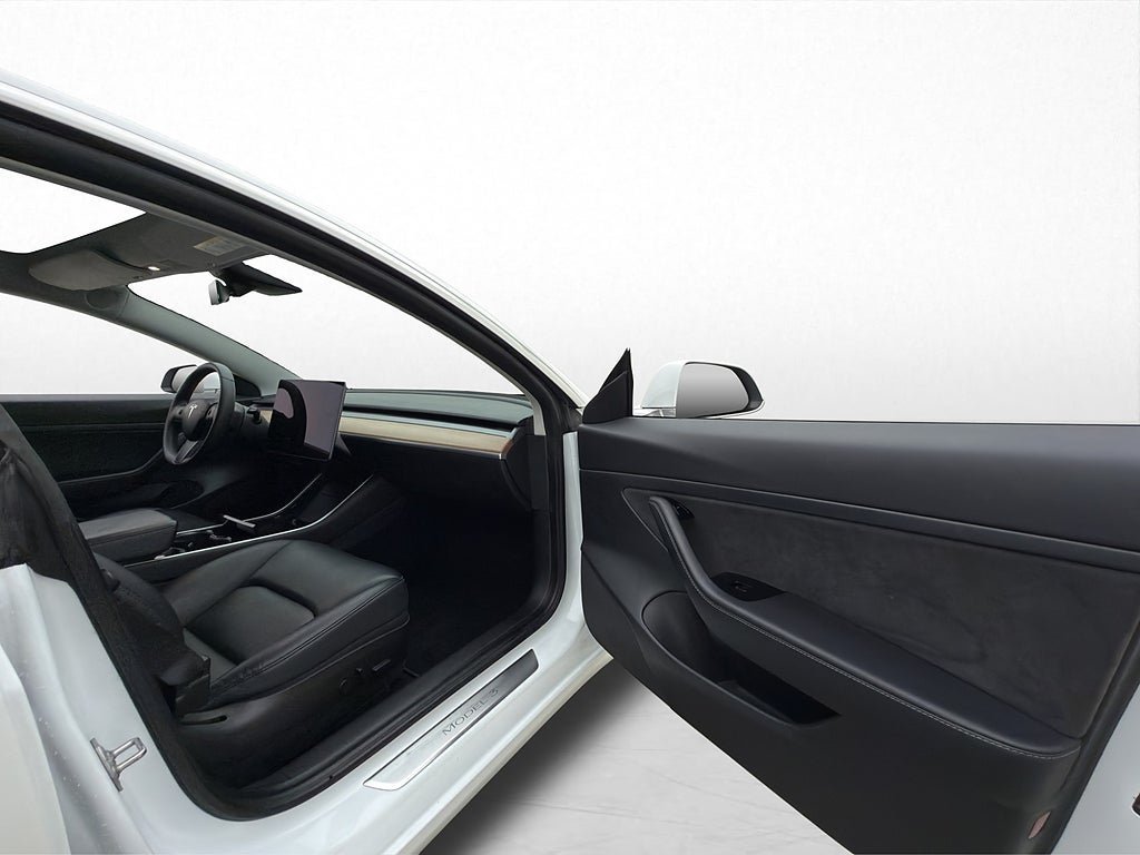 Vehicle Image 23