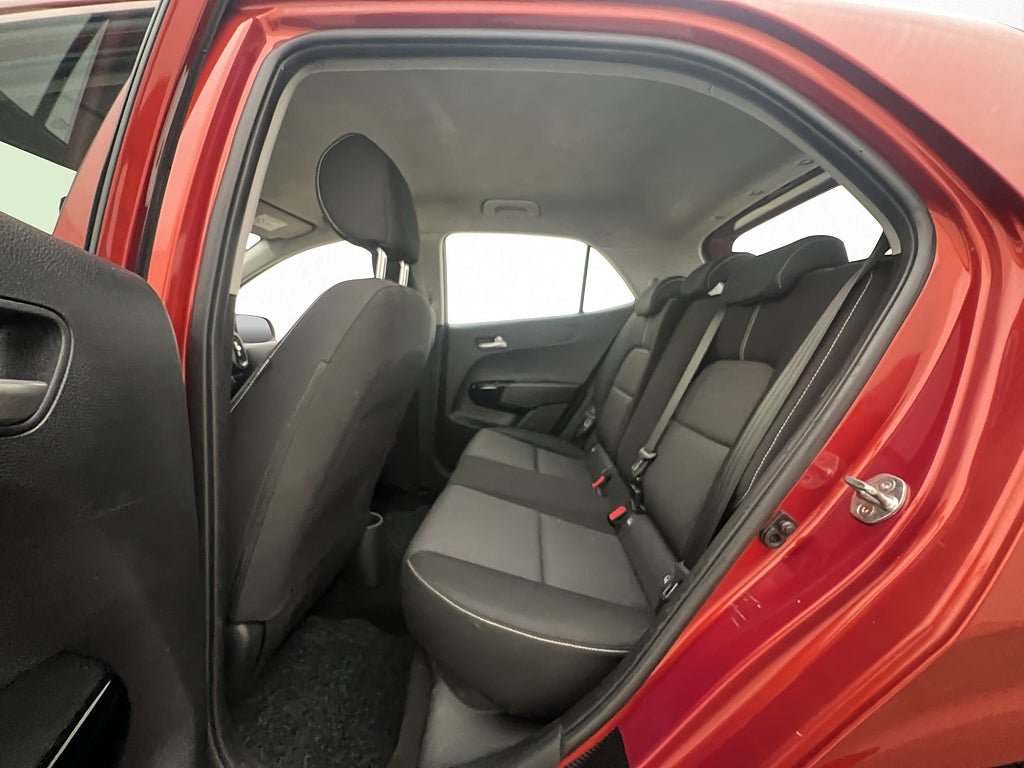 Vehicle Image 23