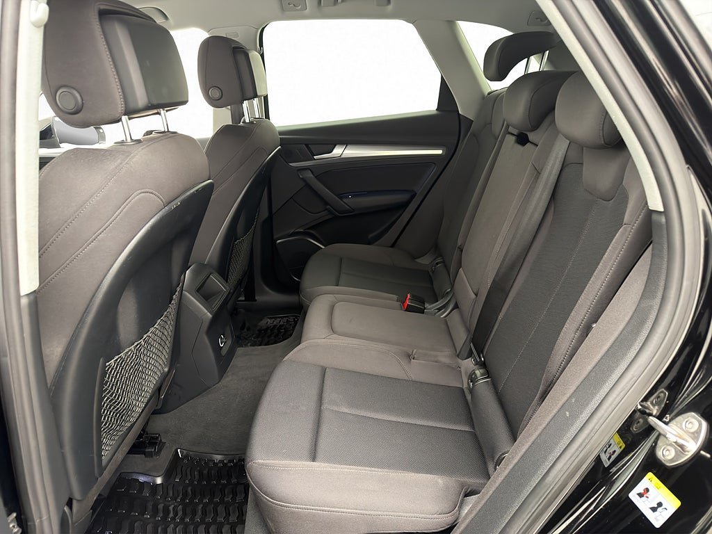 Vehicle Image 23