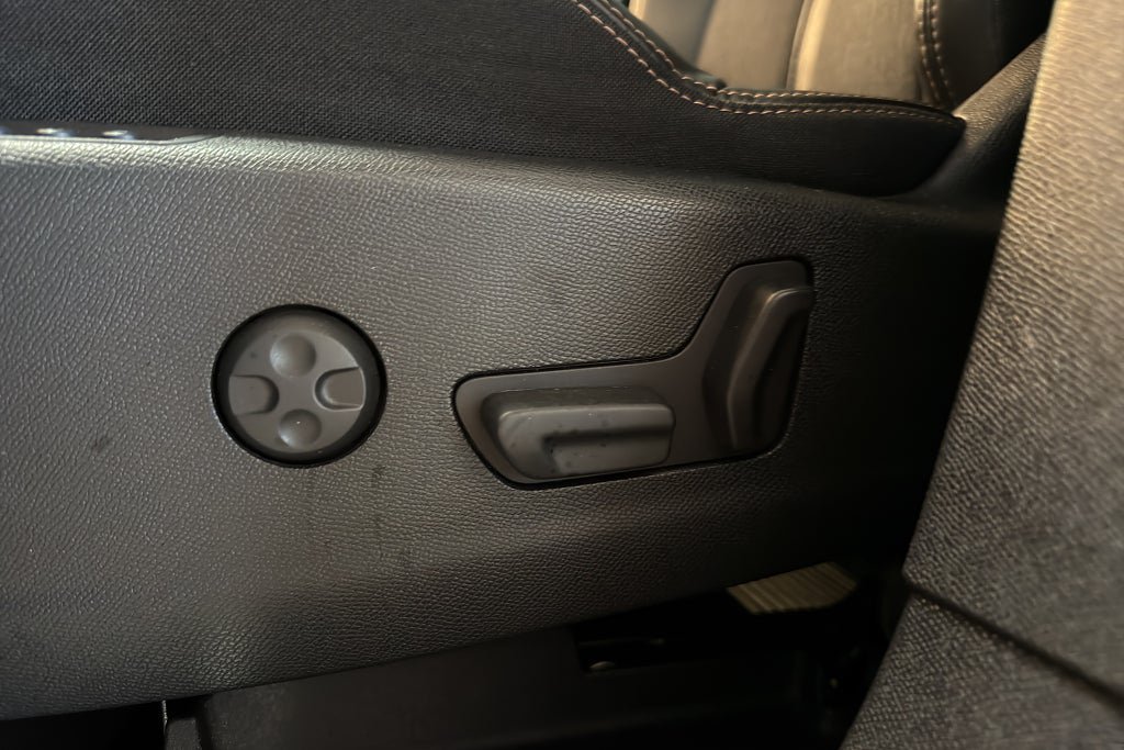 Vehicle Image 17