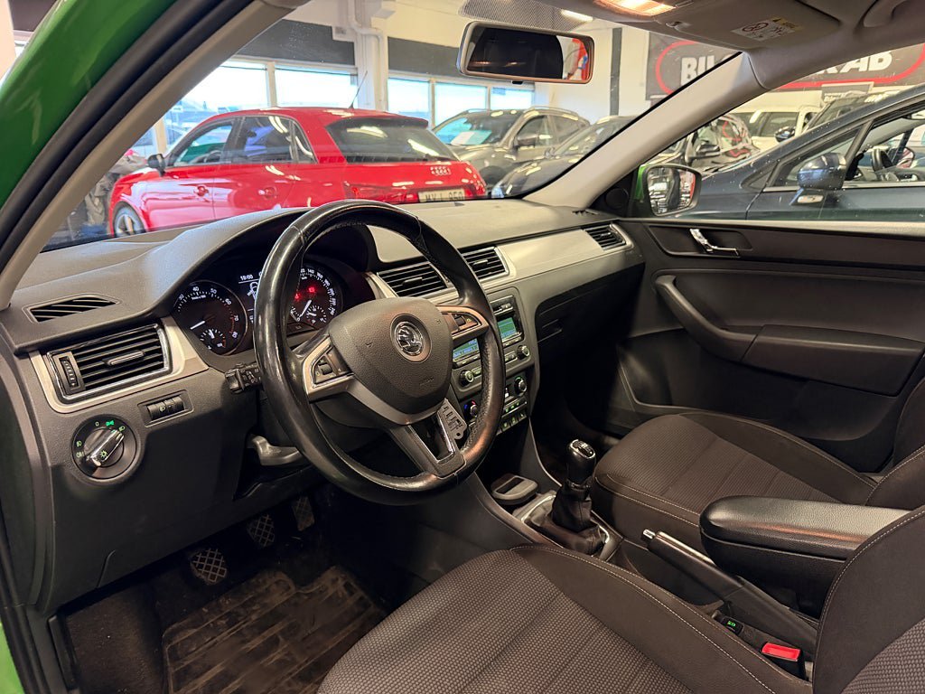 Vehicle Image 7
