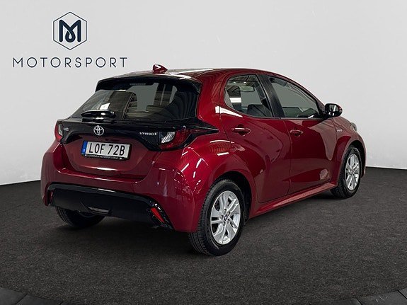Vehicle Image 8