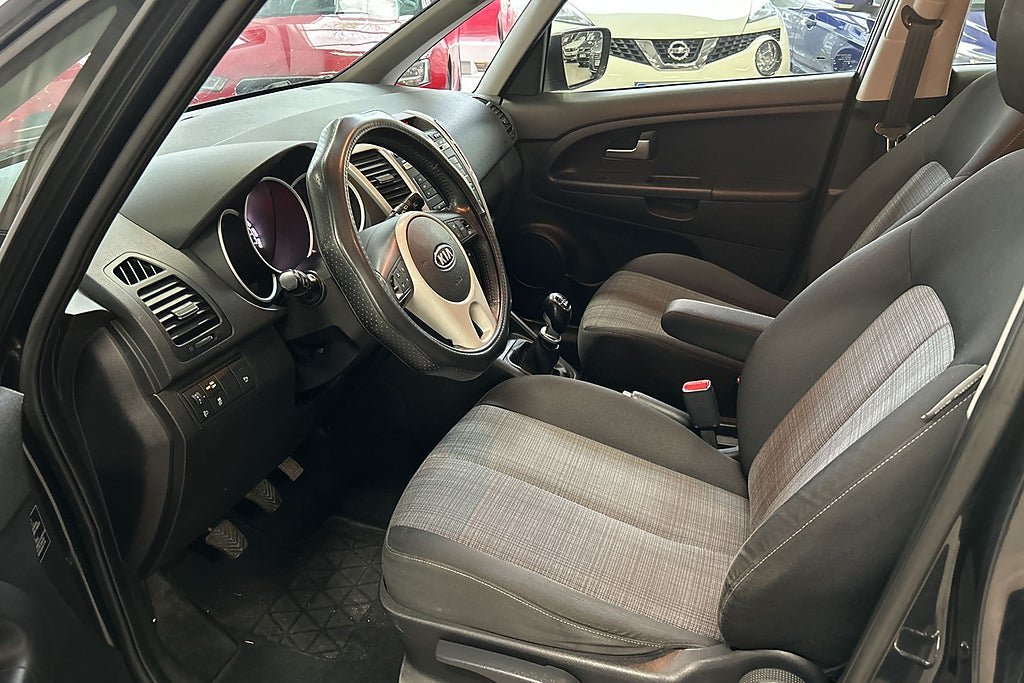 Vehicle Image 10