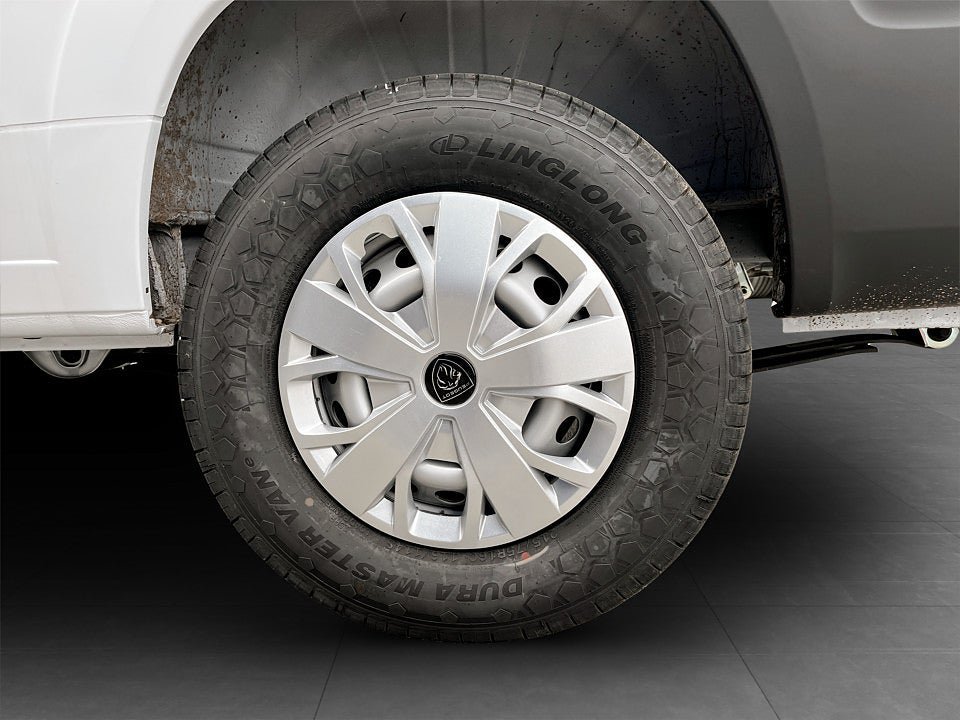 Vehicle Image 12