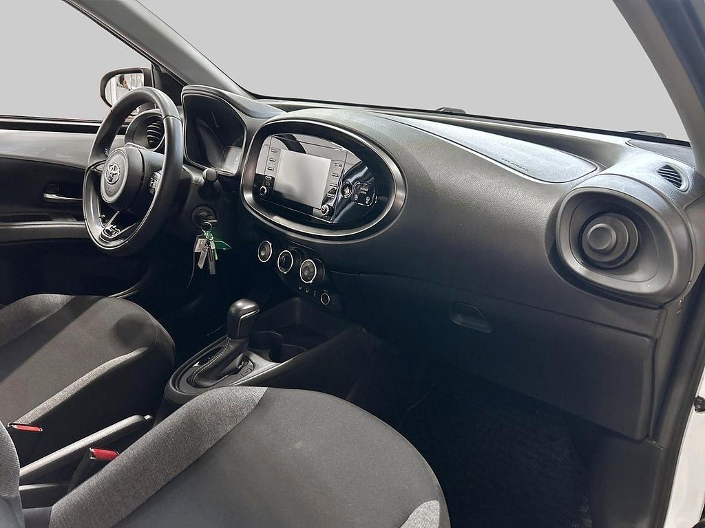Vehicle Image 9