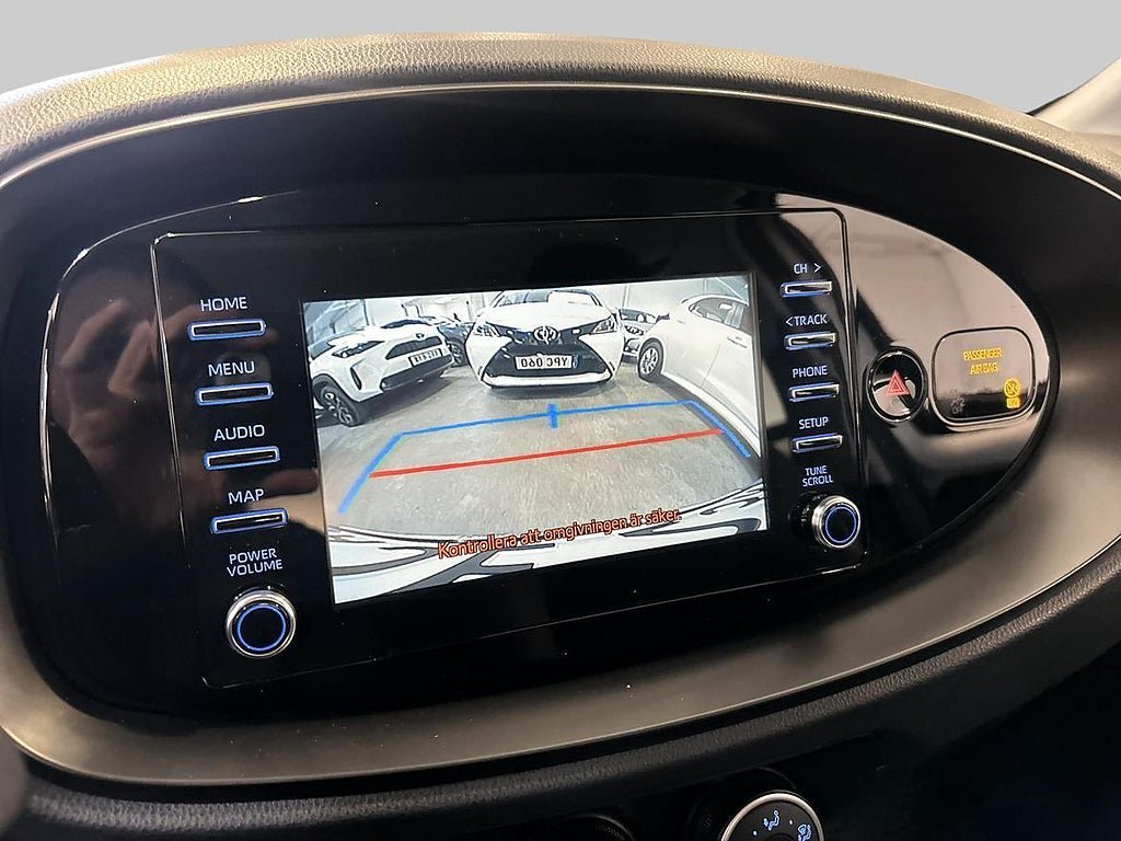 Vehicle Image 16