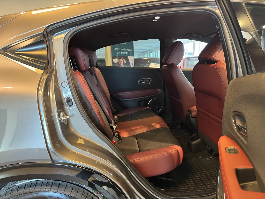 Vehicle Image 16