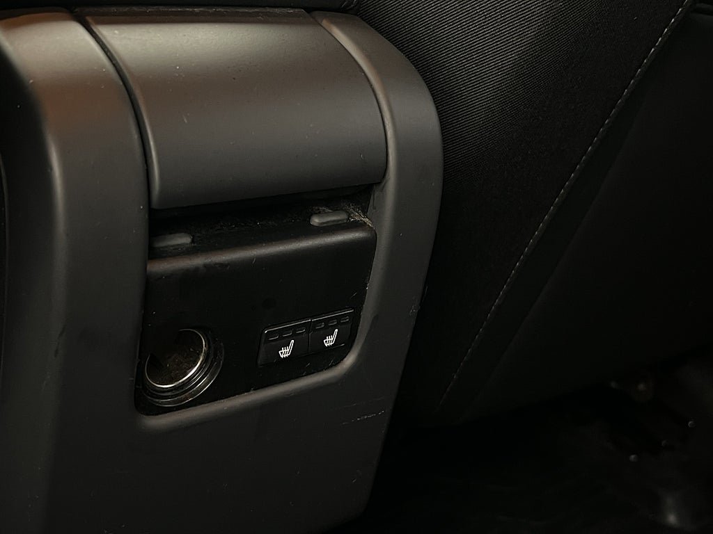 Vehicle Image 25