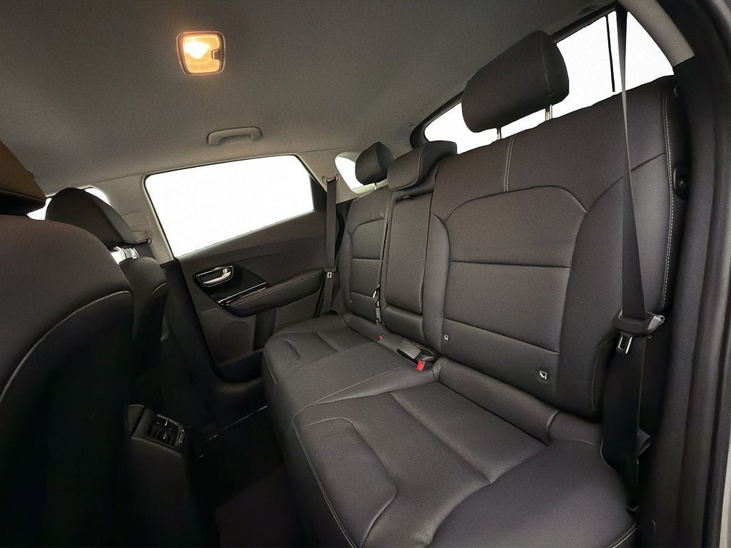 Vehicle Image 25