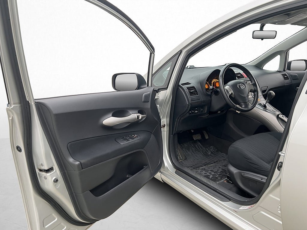Vehicle Image 11