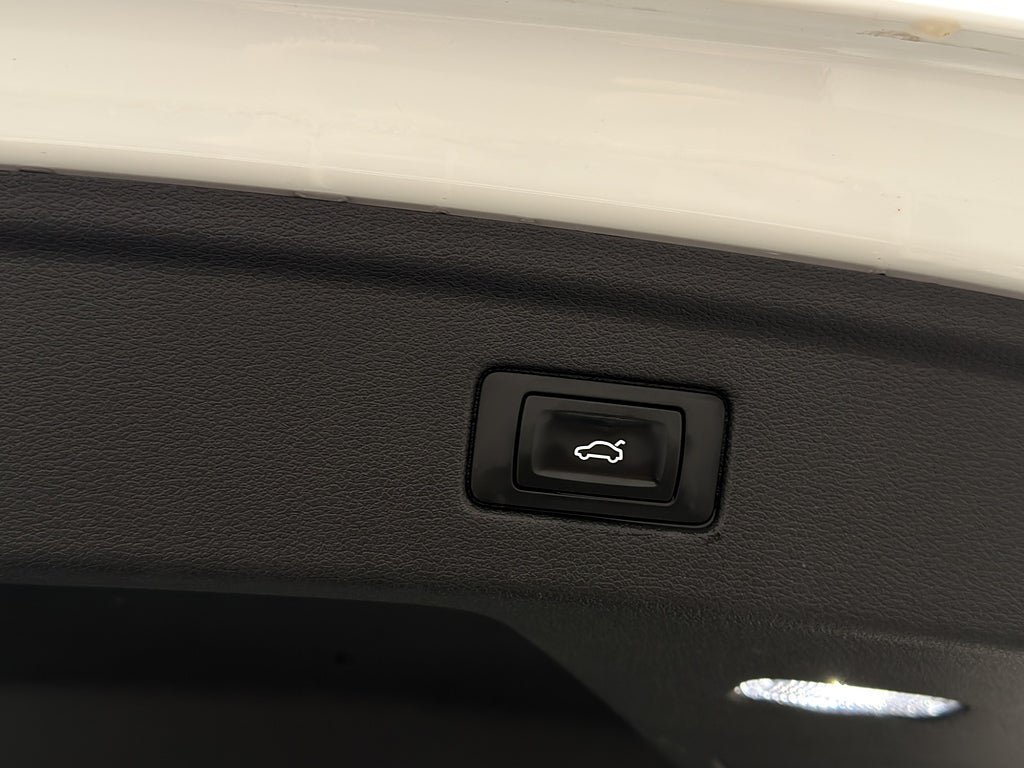 Vehicle Image 28