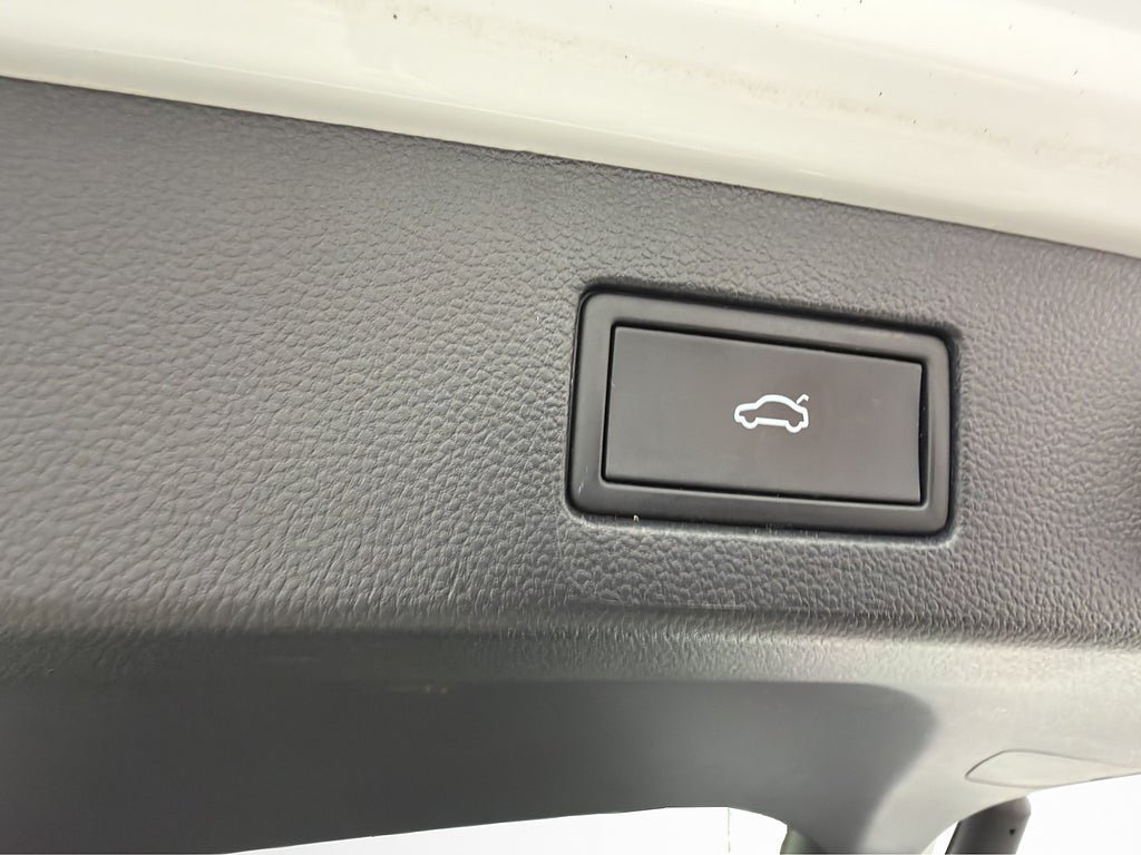 Vehicle Image 28