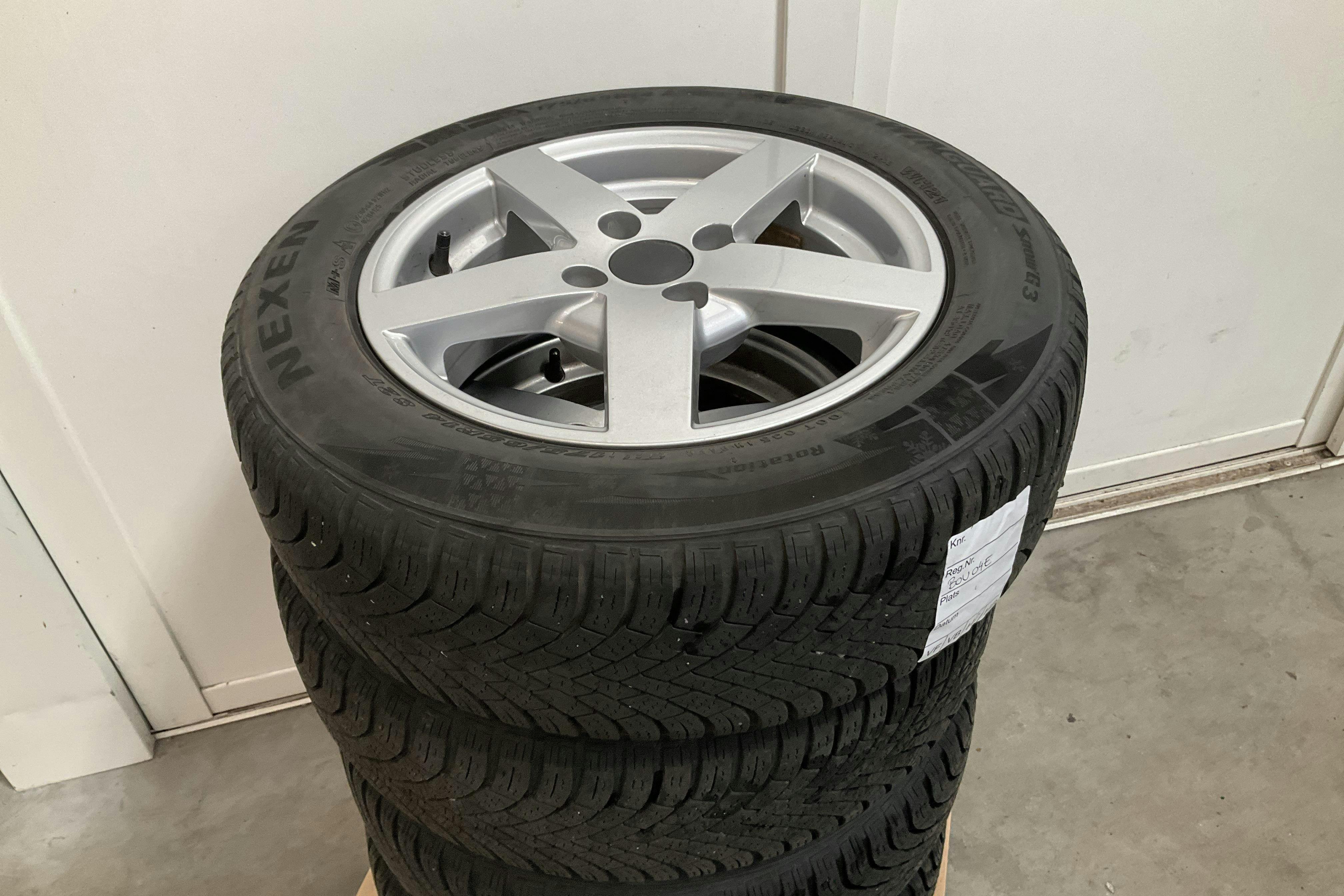 Vehicle Image 16