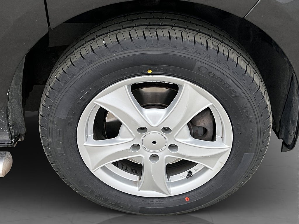 Vehicle Image 32