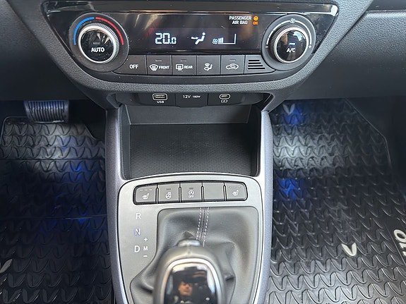 Vehicle Image 22