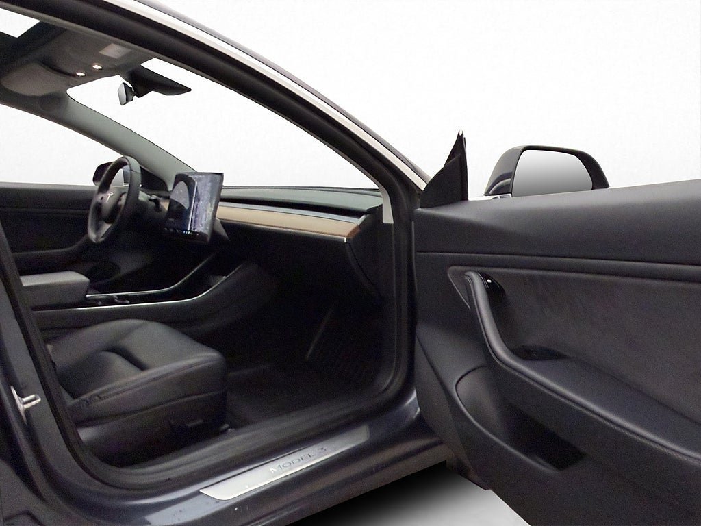 Vehicle Image 32