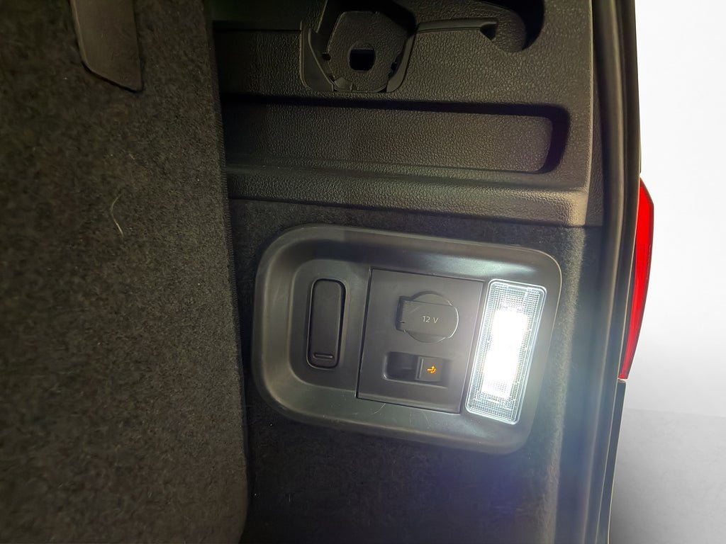 Vehicle Image 25