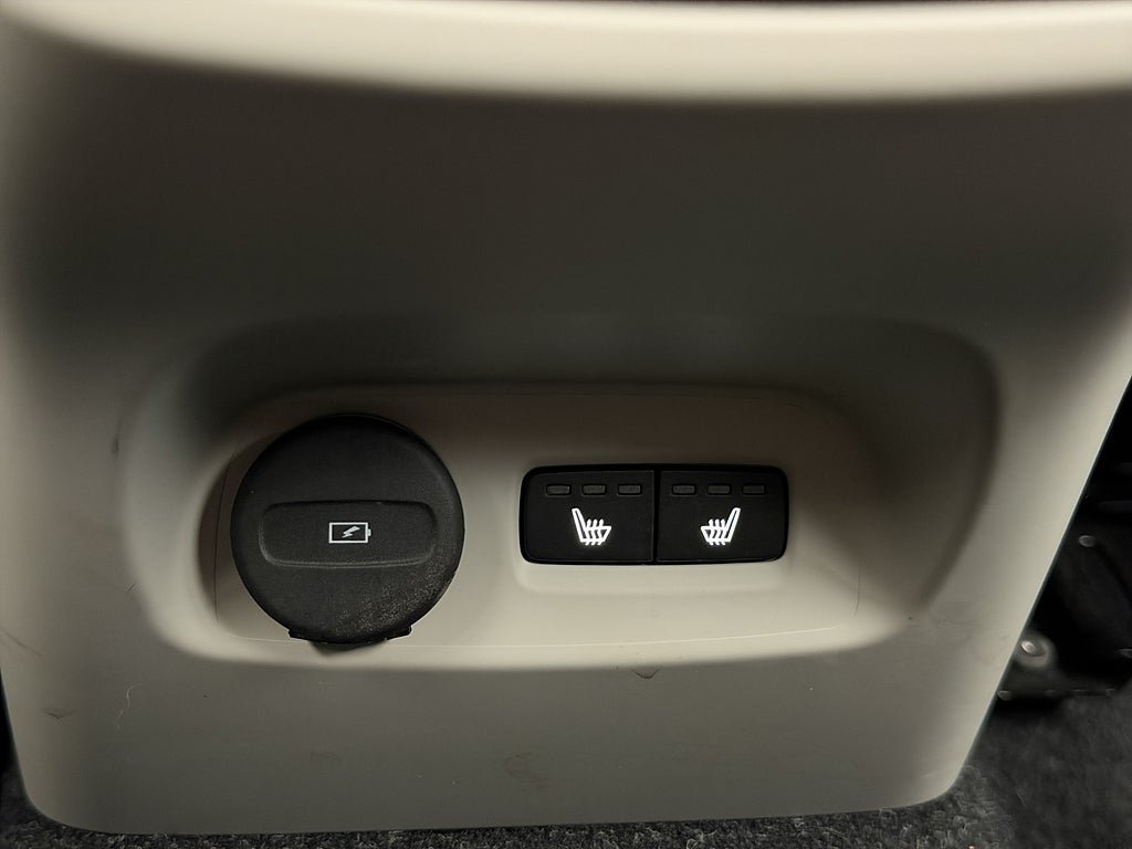 Vehicle Image 42