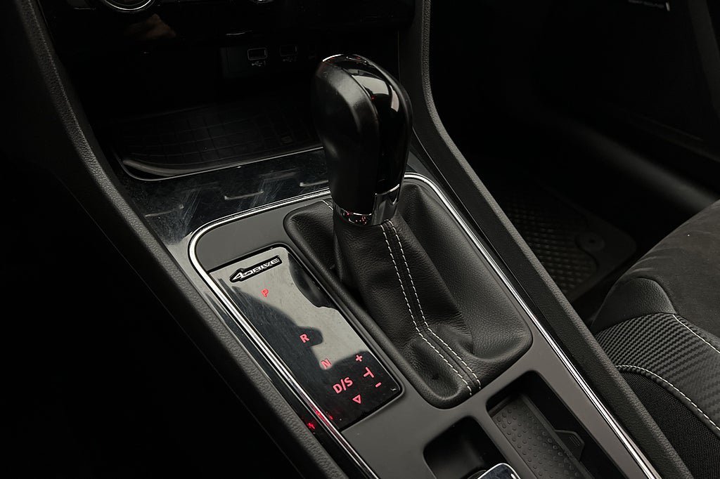 Vehicle Image 25