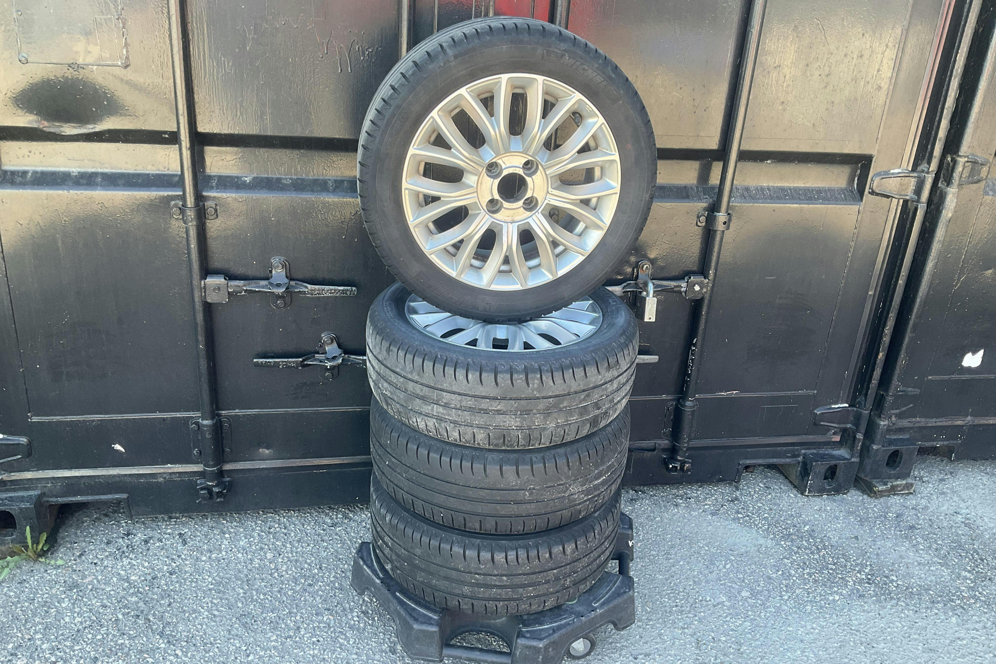 Vehicle Image 15
