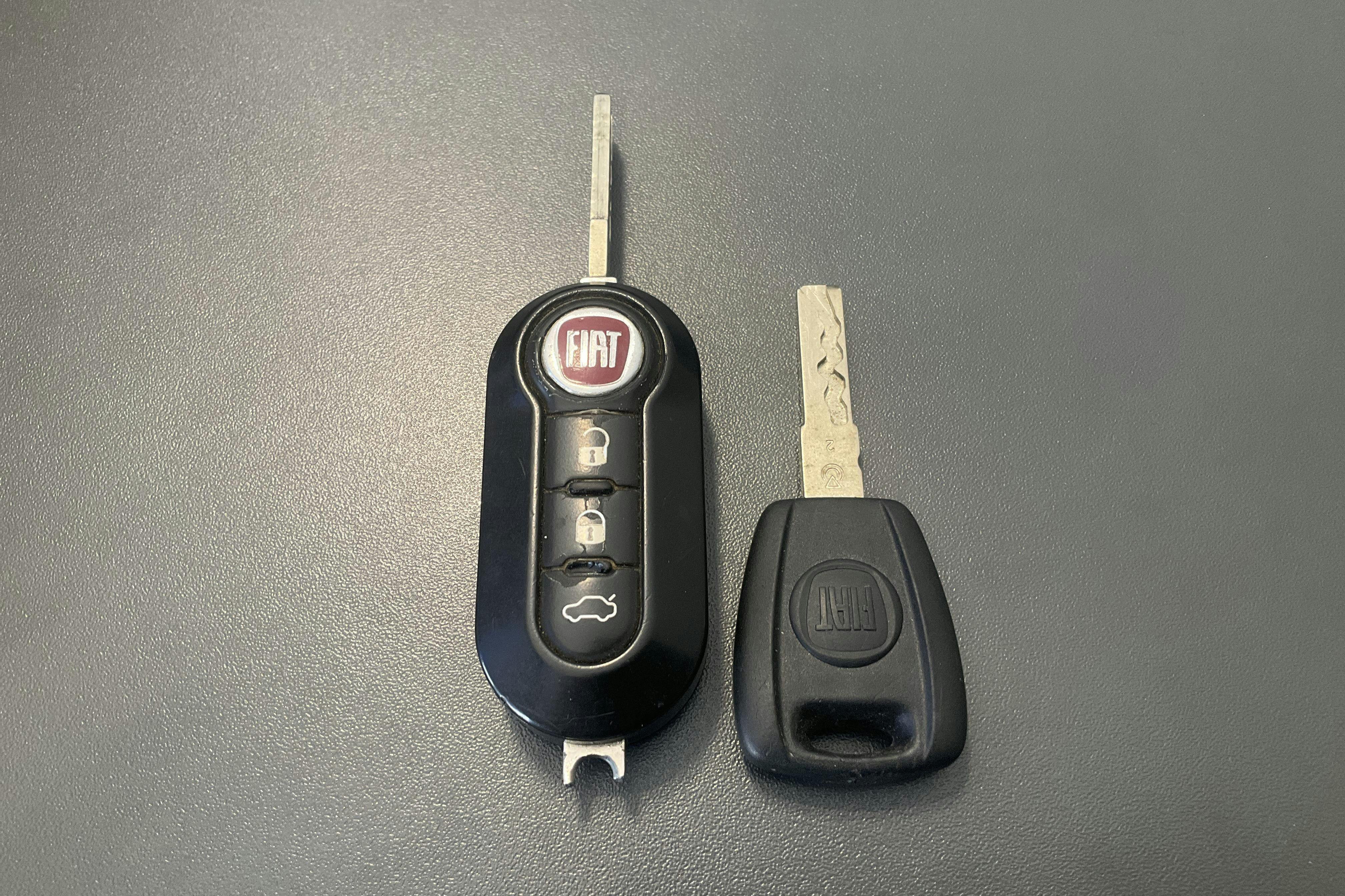 Vehicle Image 16