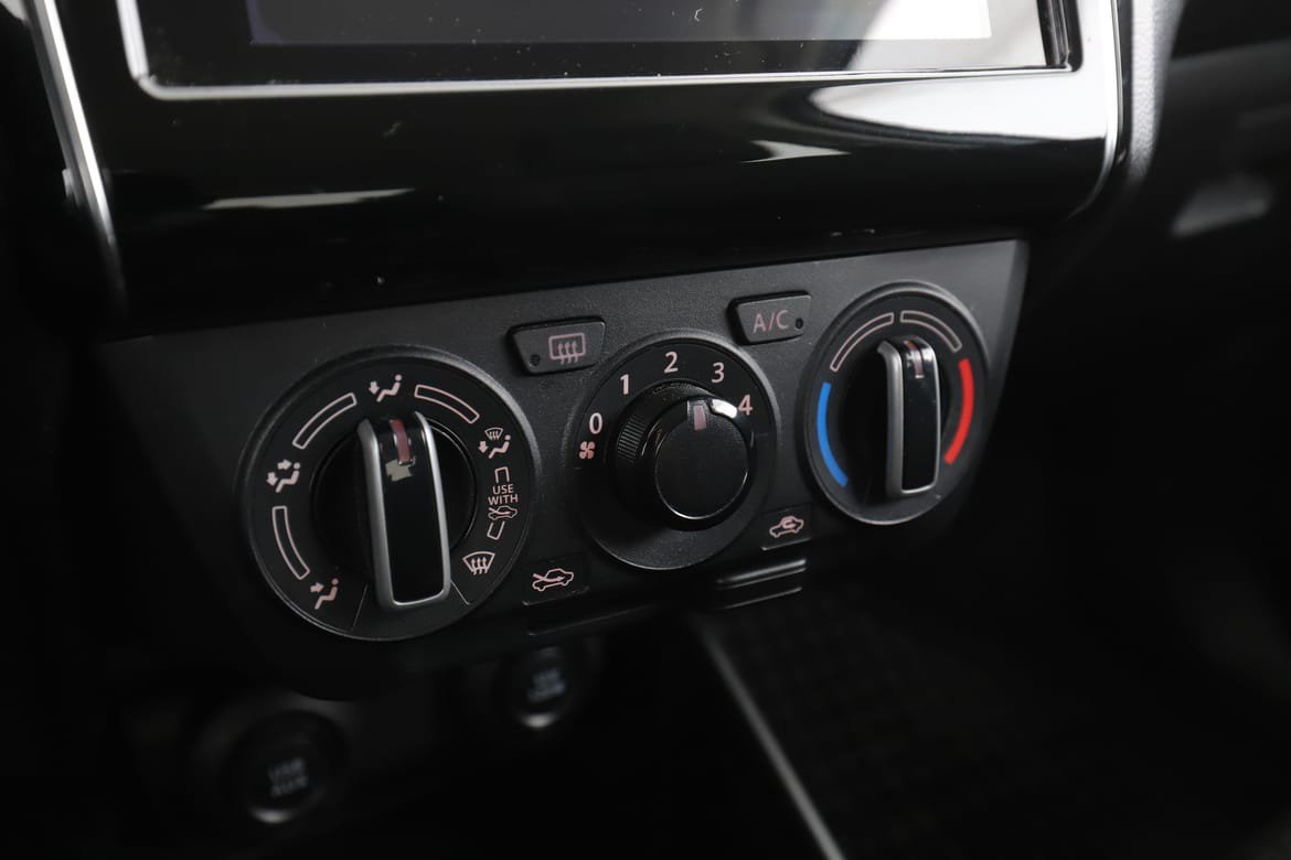 Vehicle Image 25