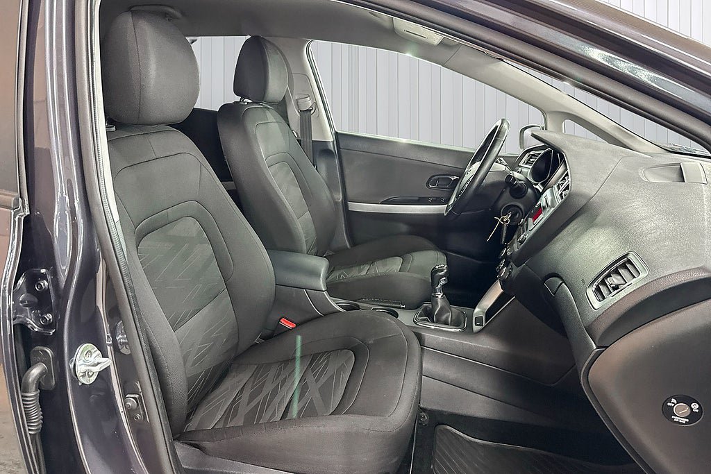 Vehicle Image 16