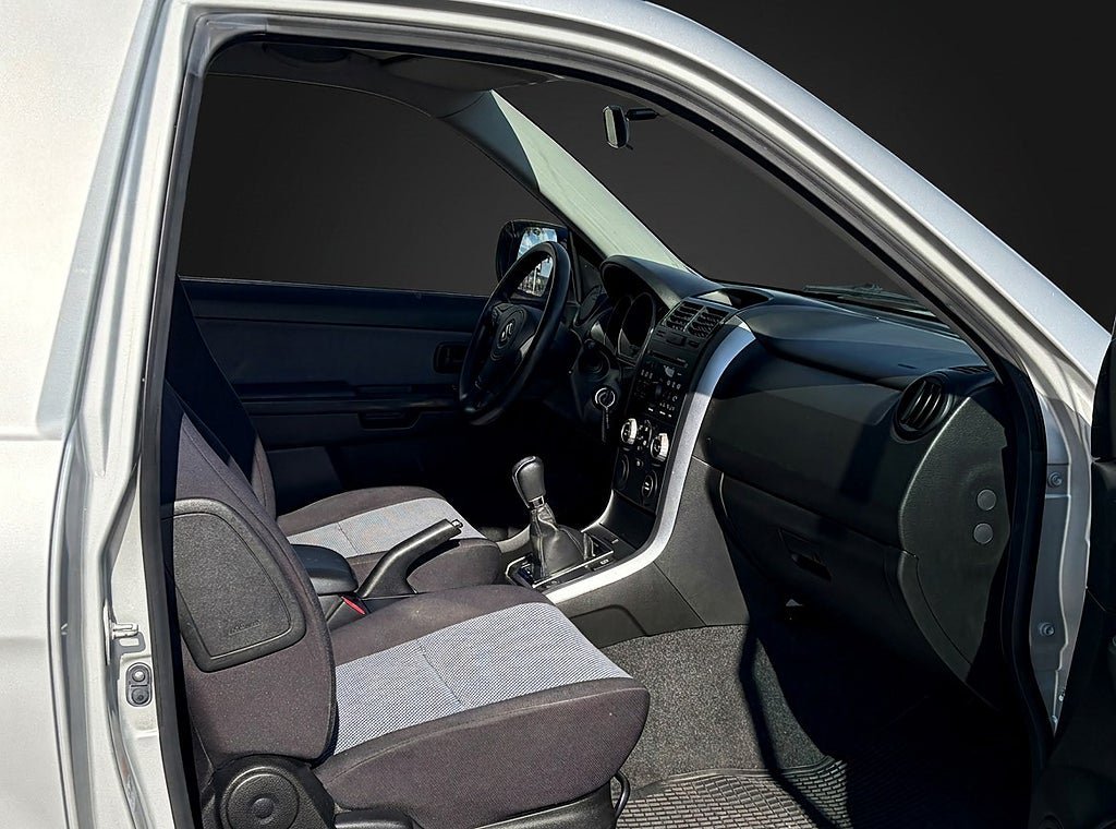 Vehicle Image 8
