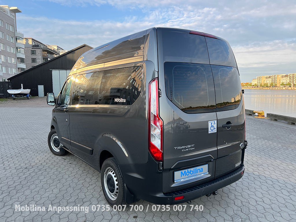 Vehicle Image 9