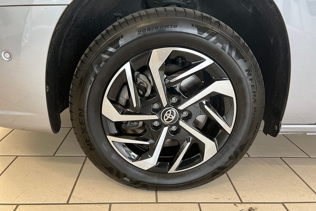 Vehicle Image 13