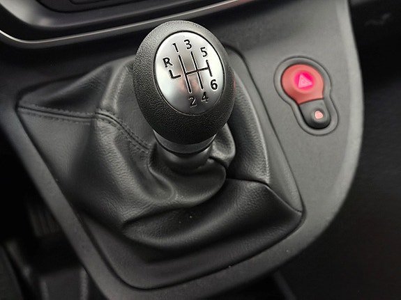 Vehicle Image 29