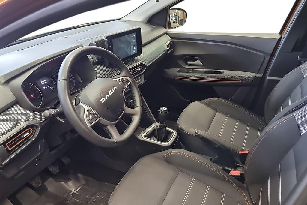 Vehicle Image 11