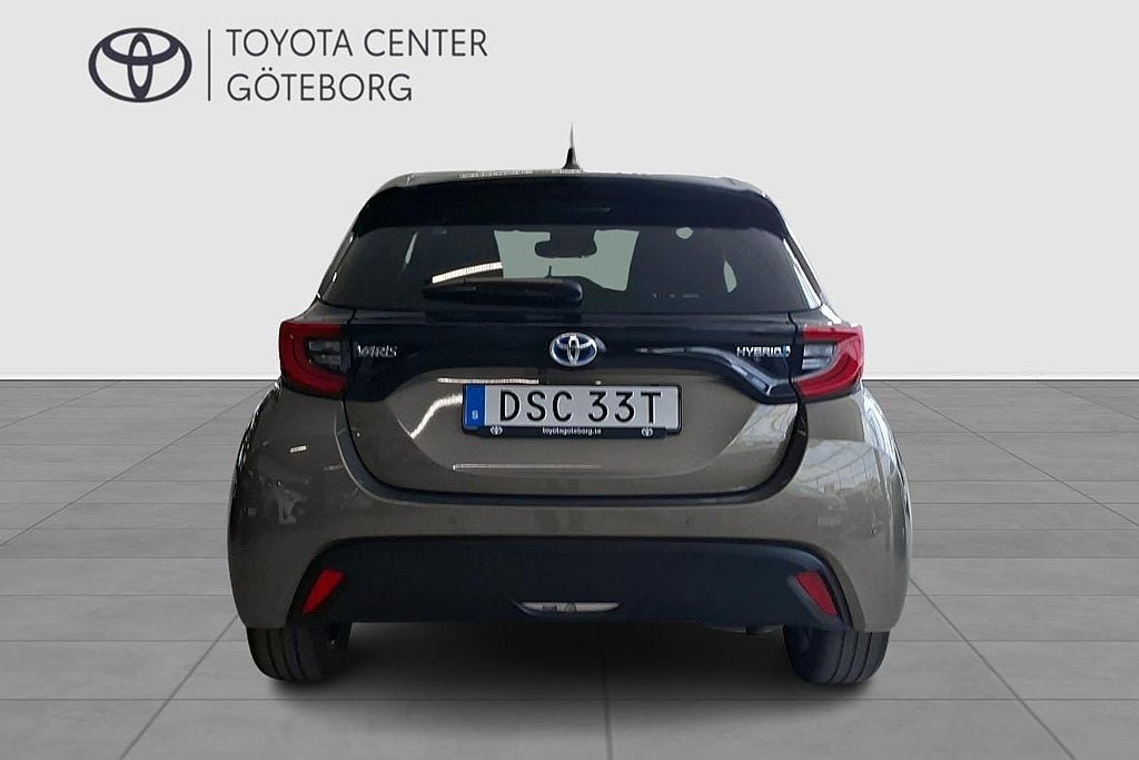 Vehicle Image 6