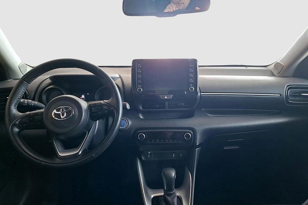 Vehicle Image 10