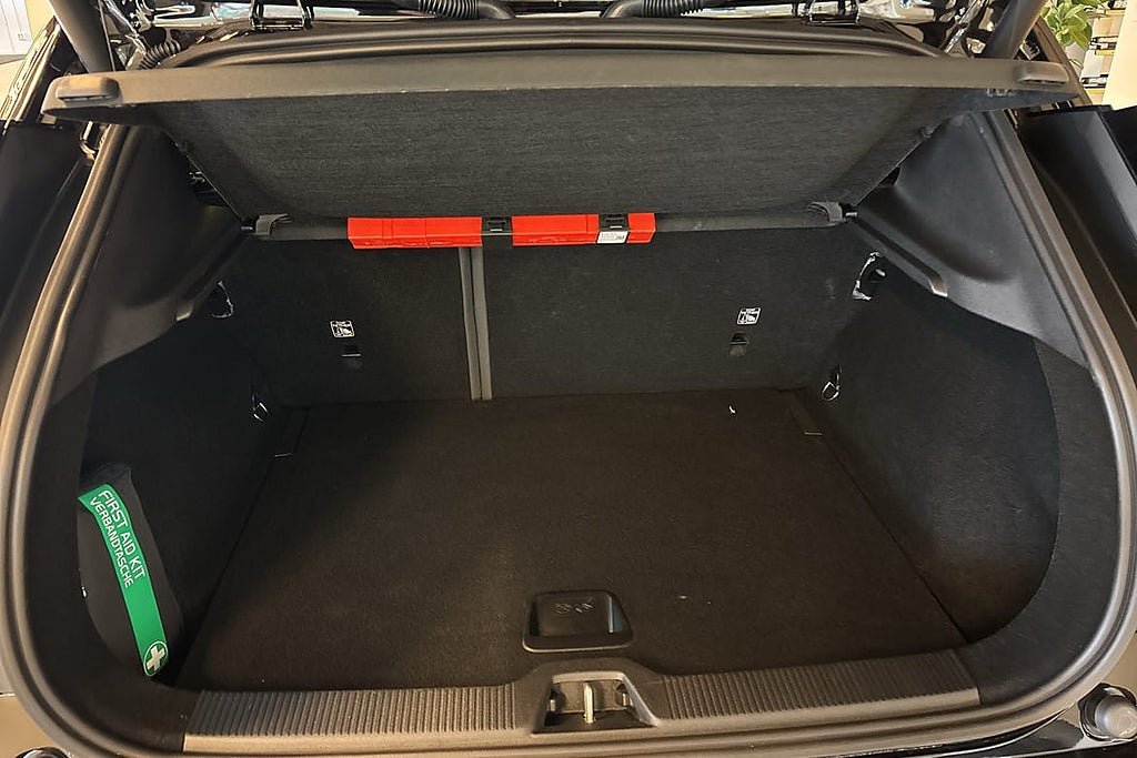 Vehicle Image 25