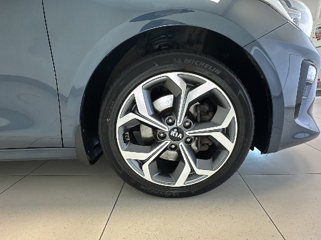 Vehicle Image 16