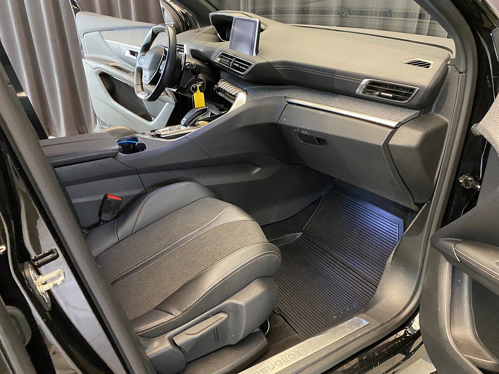 Vehicle Image 38