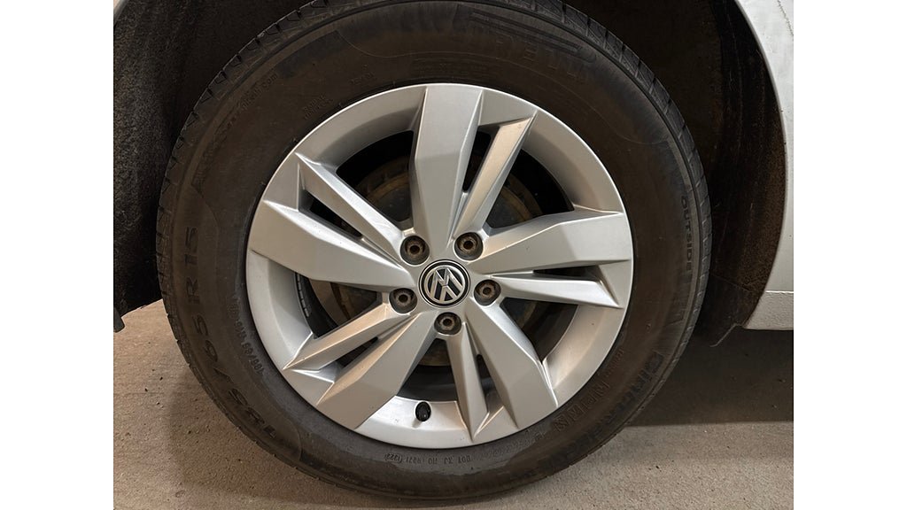 Vehicle Image 8