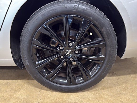 Vehicle Image 17