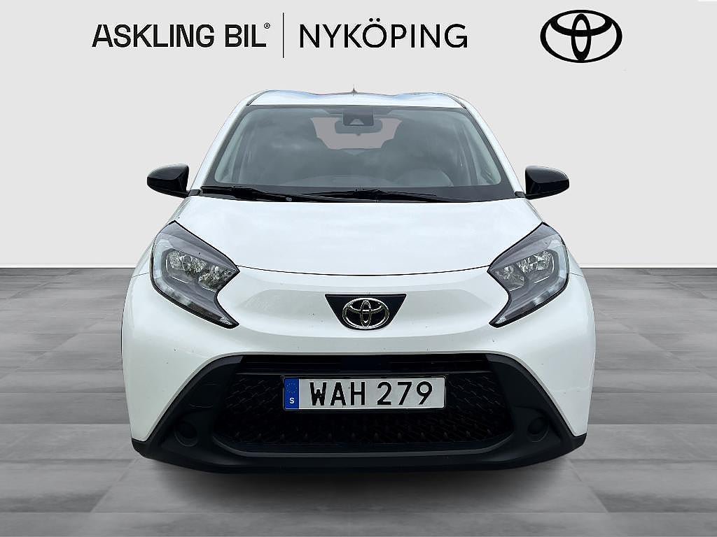 Vehicle Image 6
