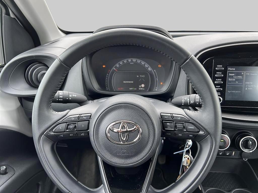 Vehicle Image 10